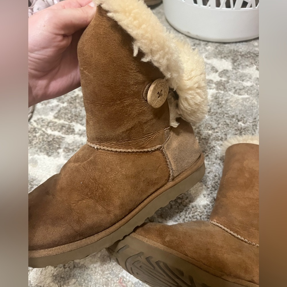 Ugg Bailey Single Button Tan Boots Possibly Size … - image 5